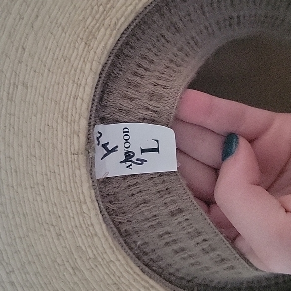 Hat - Picture 3 of 3